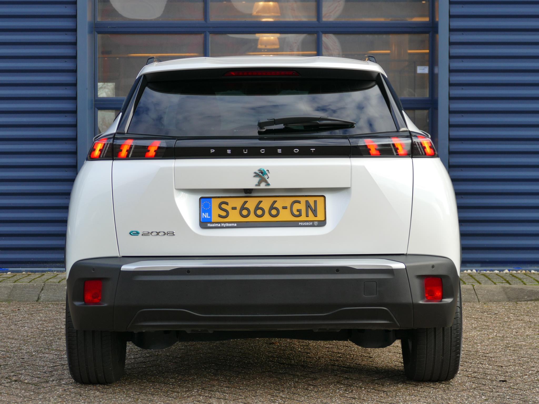 Peugeot e-2008